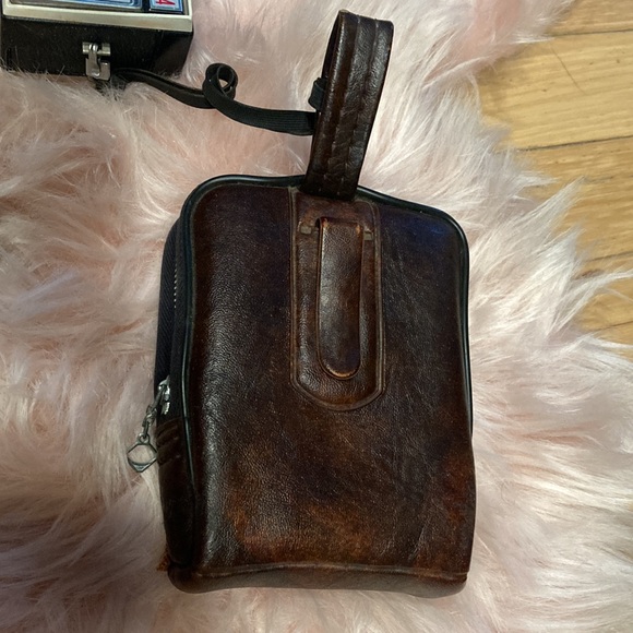 Two Kodak cameras w/ 1 leather case lot - Picture 2 of 4